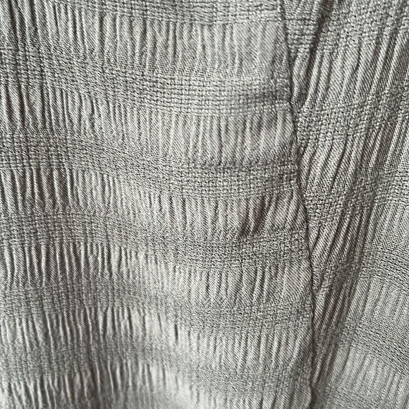 Express   NWT   Beautiful On/off shoulder Blouse  front tie up   Cropped  Size L - Picture 7 of 13